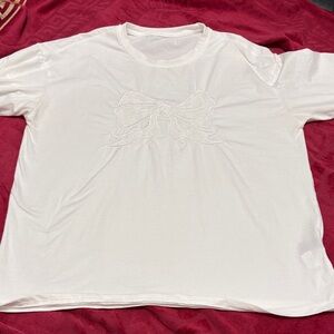 Casual White Short Sleeve Top with Bow Design